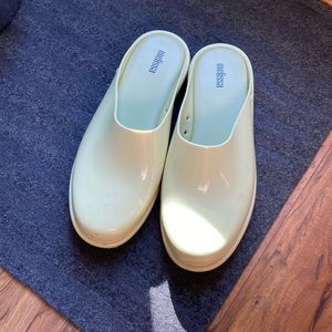 Lightly Worn Melissa SMART clog in Green size 39